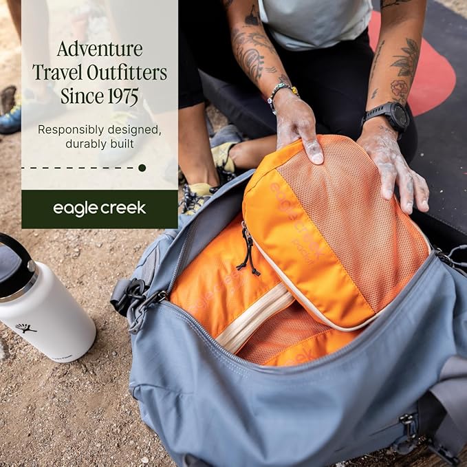 Eagle Creek Pack-It Isolate Compression Cube - Lightweight Compression Cube for Optimizing Luggage Space - Easy-Grab Zipper - Convenient Top Handle - Recycled Materials - Small