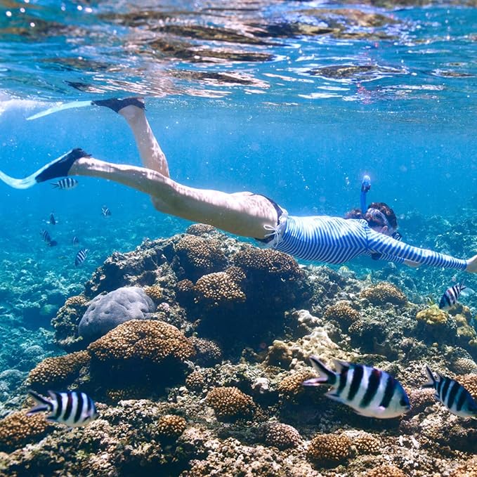 Kids Snorkeling Set Children Mask Fin Snorkel Set Snorkeling Gear Snorkel Mask + Adjustable Swimming Kids Flippers+ Dry Snorkel Tube + Travel Bags