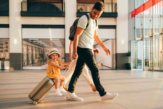 Why Smart Luggage Makes Traveling with Kids Easier