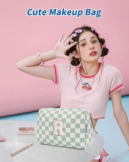 Narwey Birthday Gifts for Teen Girls Women Personalized Initial Checkered Makeup Bag Preppy Cosmetic Bag Trendy Stuff 6 8 10 11 12 13 14 16 18 Years Old Travel Toiletry Bag (Green Letter R)