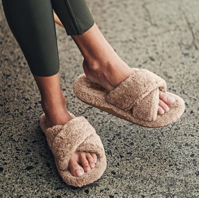 OLUKAI Hila Heu Women's Slipper, Women's Slip-On Shoes, Genuine Shearling, Wet Grip Soles for Inside & Outside Wear, Cute & Ultra-Soft Comfort Fit