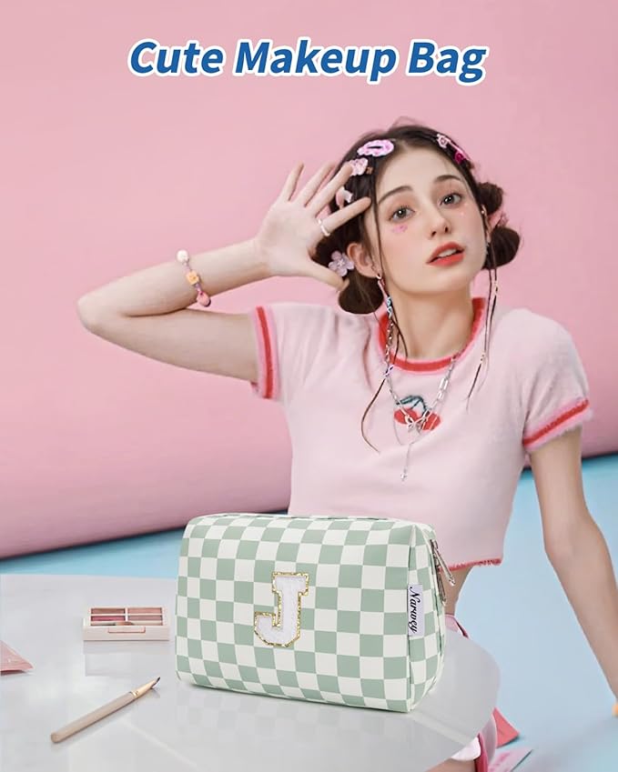 Narwey Birthday Gifts for Teen Girls Women Personalized Initial Checkered Makeup Bag Preppy Cosmetic Bag Trendy Stuff 6 8 10 11 12 13 14 16 18 Years Old Travel Toiletry Bag (Green Letter J)