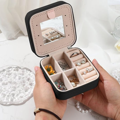 Mini Travel Jewelry Case, Christmas Ho Ho Ho Jewelry Storage Box With Mirror, Pu Leather Small Travel Jewelry Organizer Portable Display Storage Box Gift for Rings, Earrings, Necklaces