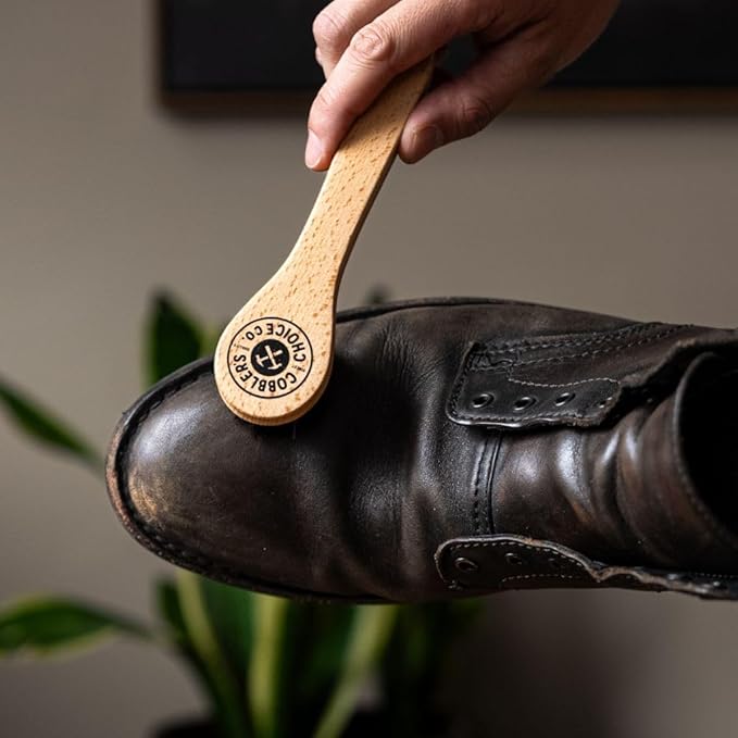 Cobbler’s Choice Horsehair Dauber Brush for Leather Care - Tan
