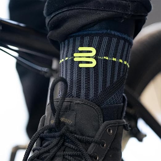 Bauerfeind Sports Ankle Support Dynamic - Ankle Compression Sleeve for Freedom of Movement - 3D AirKnit Fabric for Breathability - Premium Quality & Washable (M, All Black)