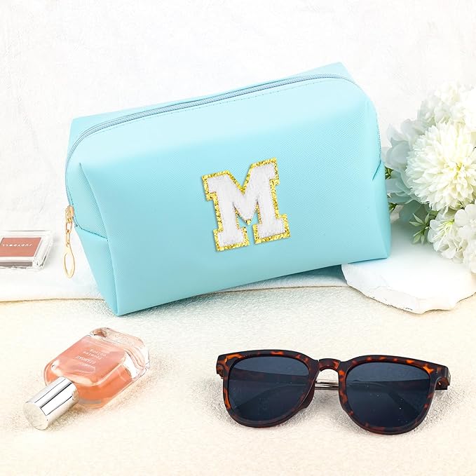 Gifts for Girls Initial Makeup Bag Personalized Cosmetic Bag with Zipper Cute Travel Toiletry Bag Waterproof PU Preppy Makeup Pouch Birthday Gift for Teen Girls Women(Blue M)