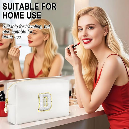 Gifts for Girls Initial Makeup Bag Personalized Cosmetic Bag with Zipper Cute Travel Toiletry Bags Waterproof PU Preppy Makeup Pouch Birthday Gift for Teen Girls Women(White D)