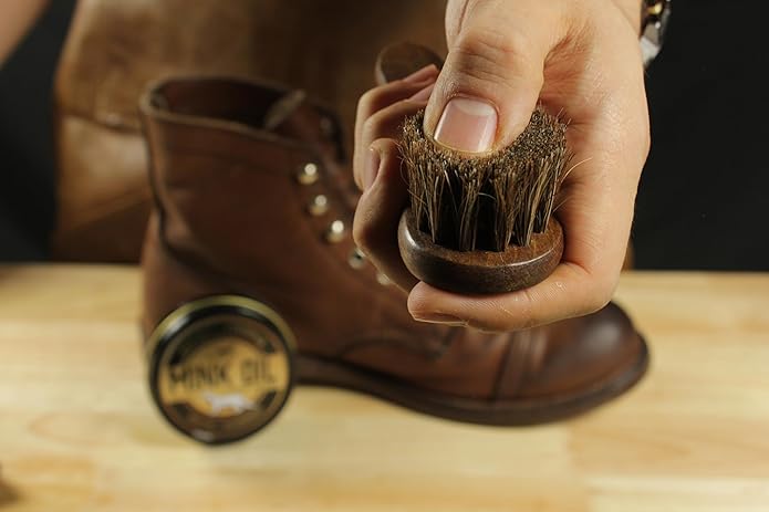 Eagle Shoe Shine Brush Kit 5-Piece Leather Care Set with Horsehair Brush, Daubers, Shine Sponge & Polishing Cloth for Shoes, Boots, Bags & Accessories