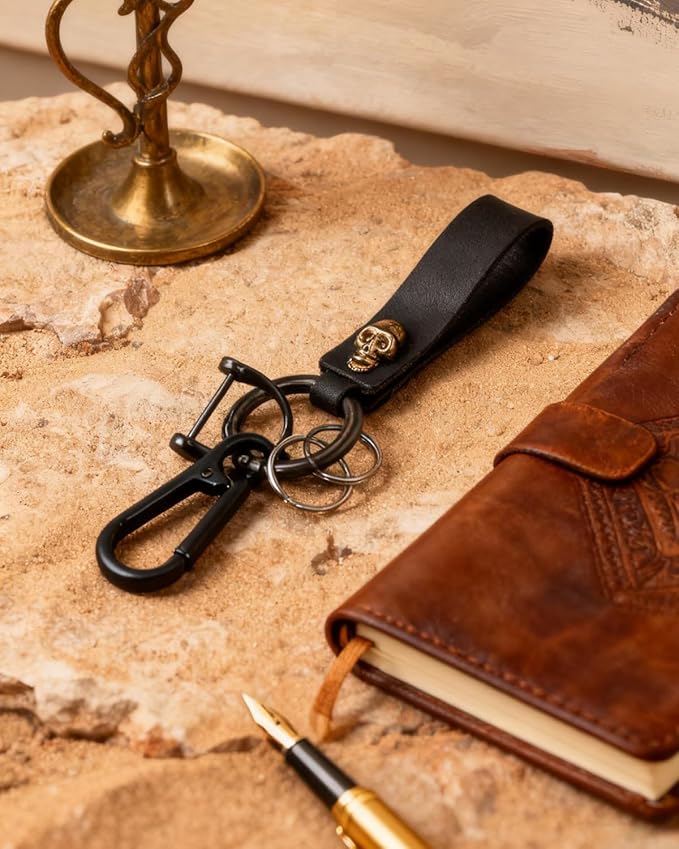Teskyer Genuine Leather Keychain with Carabiner Clip and Key Ring, Vintage Key Chain Holder for Home/Car Keys