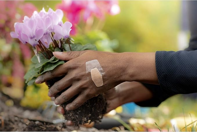 Nexcare Waterproof Clear Bandages, Covers And Protects, 360 Degree Seal Around The Pad Offers Exceptional Protection Against Water, Dirt, And Germs, Assorted Sizes, 100 Count