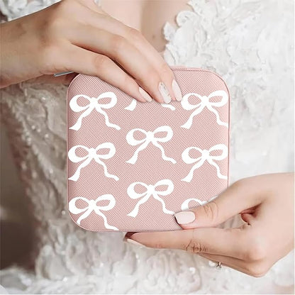 MAYCARI Jewelry Box with Cute White Bow Pattern Design, PU Leather Jewelry Travel Organizer Case-Rings/Earrings/Necklace Storage Box for Women Birthday Mom Friends Her Bridesmaids Girls s