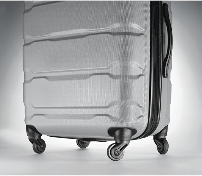 Samsonite Omni PC Hardside Expandable Luggage with Spinner Wheels, Silver, Checked-Medium 24-Inch