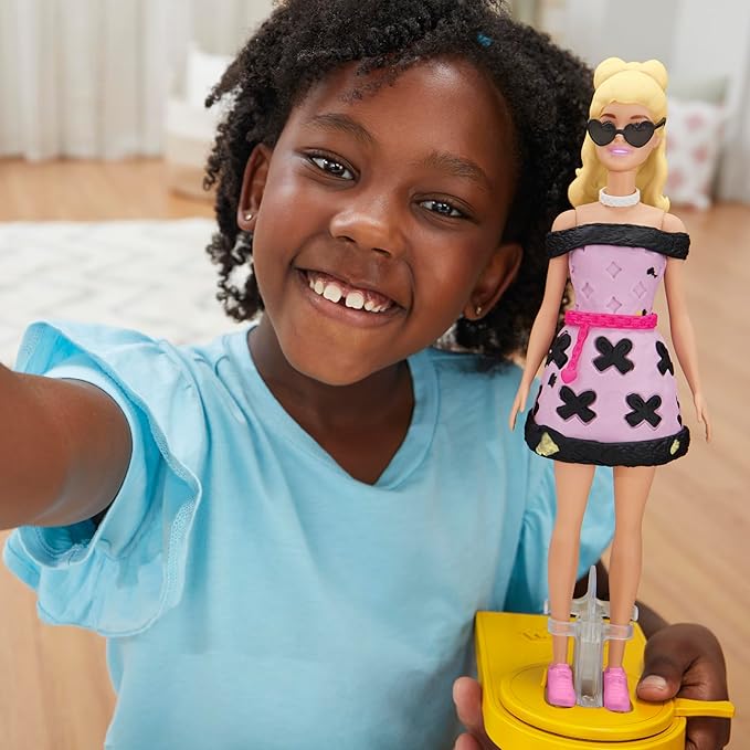 Play-Doh Barbie Designer Fashion Show Set, Make Doll Clothes with 21 Fashion Accessories & Modeling Compound, Kids Arts & Crafts for Girls & Boys, Ages 5+