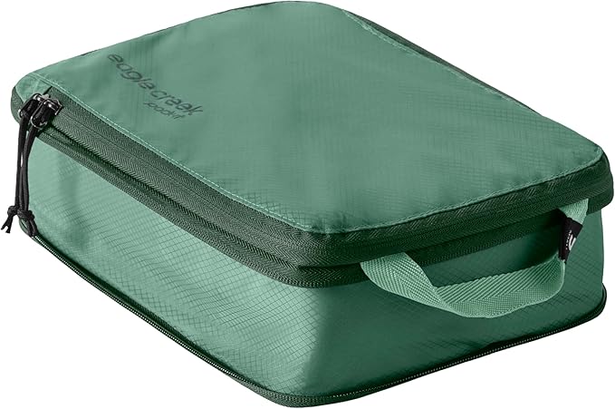 Eagle Creek Pack-It Isolate Compression Cube - Lightweight Compression Cube for Optimizing Luggage Space - Easy-Grab Zipper - Convenient Top Handle - Recycled Materials - Small