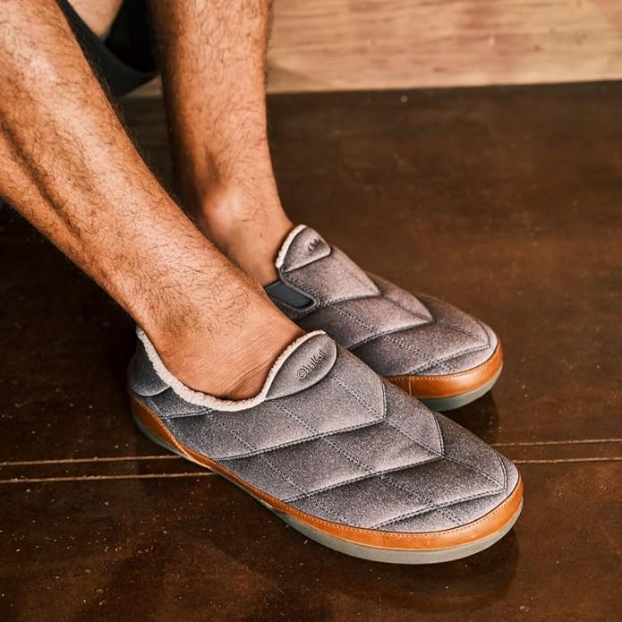 OLUKAI Puku'i Men's Fleece Slippers, Comfortable Activewear Slippers, Premium Full-Grain Leather & Jersey Knit, Drop-In Heel & All-Day Comfort