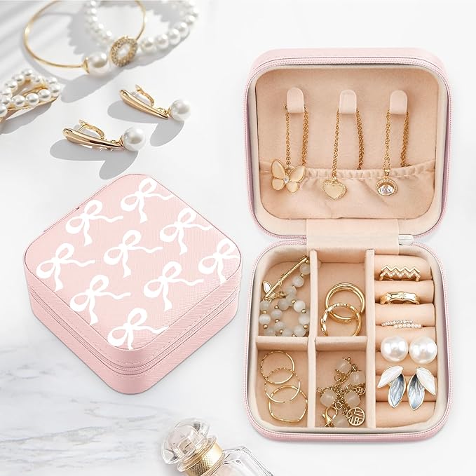 MAYCARI Jewelry Box with Cute White Bow Pattern Design, PU Leather Jewelry Travel Organizer Case-Rings/Earrings/Necklace Storage Box for Women Birthday Mom Friends Her Bridesmaids Girls s