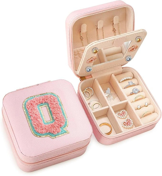 SANDJEST Personalized Jewelry Box, Pink Travel Jewelry Box with Initial Q, Small Monogrammed Jewelry Case Organizer for Girls Women Teen Kids, Mini Travel Essentials Gifts for Birthday Christmas