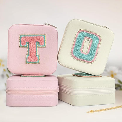 SANDJEST Personalized Jewelry Box, White Travel Jewelry Box with Initial O, Small Monogrammed Jewelry Case Organizer for Girls Women Teen Kids, Mini Travel Essentials Gifts for Birthday Christmas