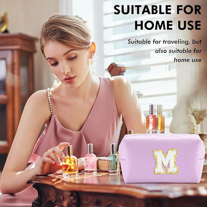 Gifts for Girls Initial Makeup Bag Personalized Cosmetic Bag with Zipper Cute Travel Toiletry Bag Waterproof PU Preppy Makeup Pouch Birthday Gift for Teen Girls Women(Purple M)
