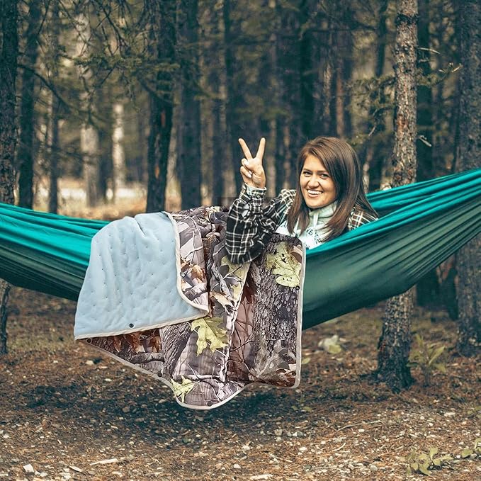 Outdoor Camping Quilt, Warm Thick Blanket with Polar Fleece Packable Down Wearable Camp Blankets with Snap Buttons Soft Puffy Camping Quilt for Cold Weather (Camouflage, 76'' x 56'')