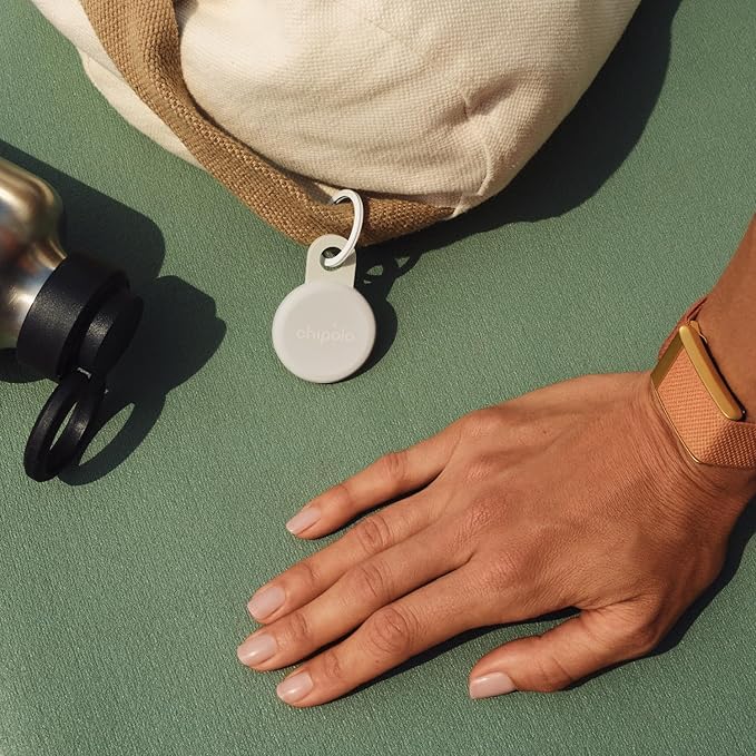 Chipolo LOOP - Rechargeable Bluetooth Tracker for Key and Pocket Location, Compatible with Apple or Google, Call Your Phone & Out of Range Alerts for Android