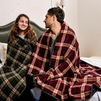 DUKUSEEK Outdoor Stadium Blankets with Hood, Fleece Blankets, Quilted, Extra Thick Fleece, Warm, Windproof, Sandproof, Includes Stuff Sack, Shoulder Strap