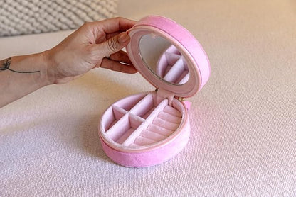 Living Royal Jewelry Travel Case – Portable Box with Mirror and Zipper for Rings, Necklaces, Earrings, Bracelets (Rose)