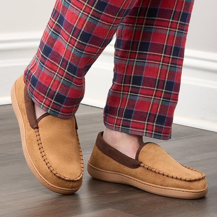 Fruit of the Loom Men’s Memory Foam House Slippers Indoor Outdoor – Microsuede Venetian Cozy Warm Men’s Slippers Plush House Shoes, Sizes 7-14
