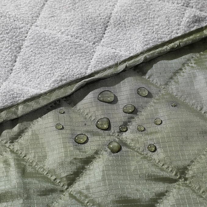 Tranqun 2 Large Outdoor Blanket 78'' x 55'' Quilted Windproof Waterproof Fleece Sandproof Stadium Foldable Warm Blanket for Camping Picnic Sporting Events Cold Weather (Military Green)