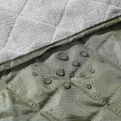 Tranqun 2 Large Outdoor Blanket 78'' x 55'' Quilted Windproof Waterproof Fleece Sandproof Stadium Foldable Warm Blanket for Camping Picnic Sporting Events Cold Weather (Military Green)