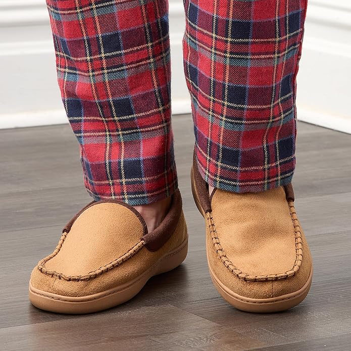 Fruit of the Loom Men’s Memory Foam House Slippers Indoor Outdoor – Microsuede Venetian Cozy Warm Men’s Slippers Plush House Shoes, Sizes 7-14