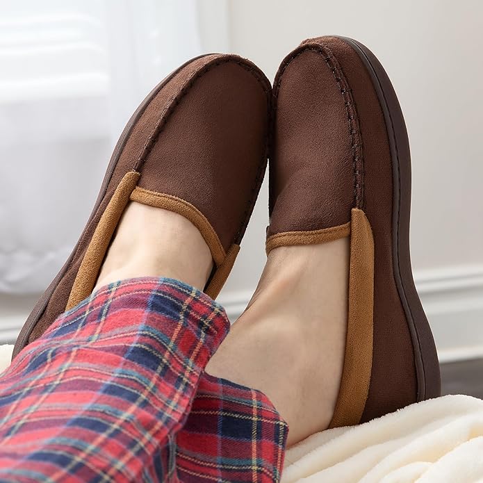 Fruit of the Loom Men’s Memory Foam House Slippers Indoor Outdoor – Microsuede Venetian Cozy Warm Men’s Slippers Plush House Shoes, Sizes 7-14